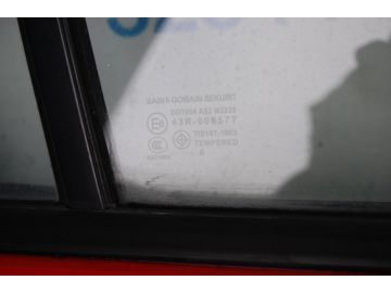 Стекло двери задн. прав. MAZDA 3 BK 03-08