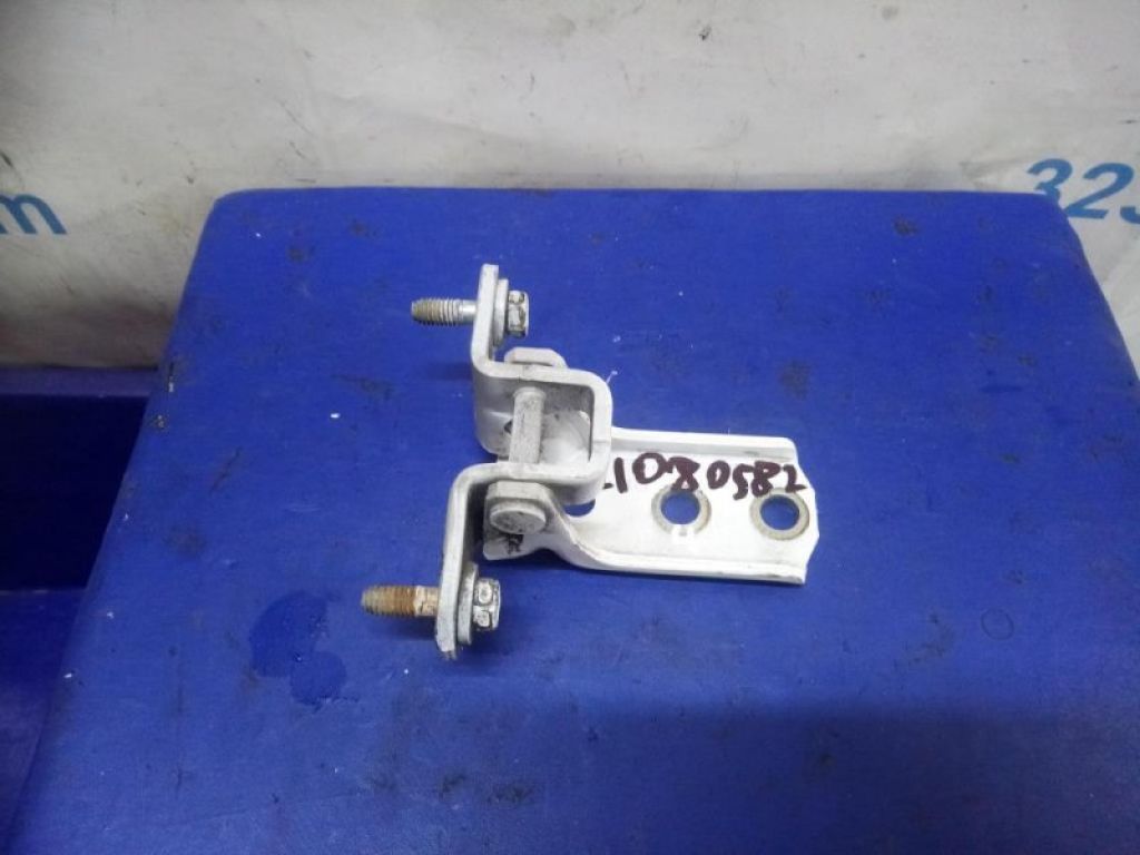 MR271687 | Петля двері нижня задн. прав. MITSUBISHI GALANT 03-12