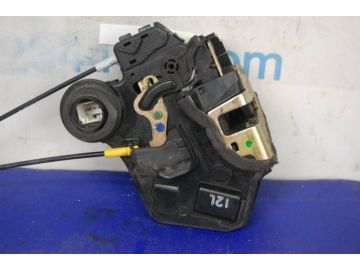 Замок двері задн. лів. TOYOTA MATRIX 02-08