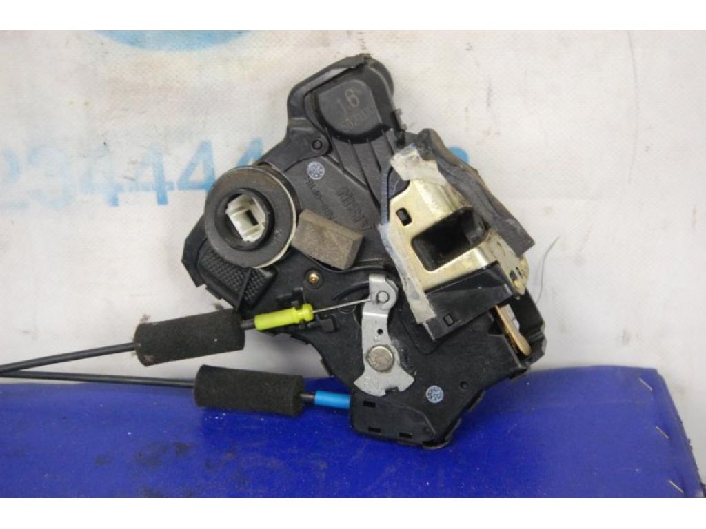 69030-0E010 | Замок двері передн. прав. LEXUS RX300/330/350/400 03-09