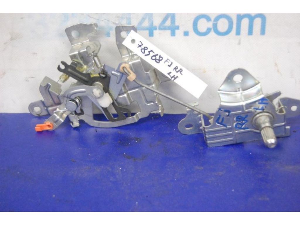 69640-35010 | Замок двері задн. лів. TOYOTA FJ CRUISER 06-15