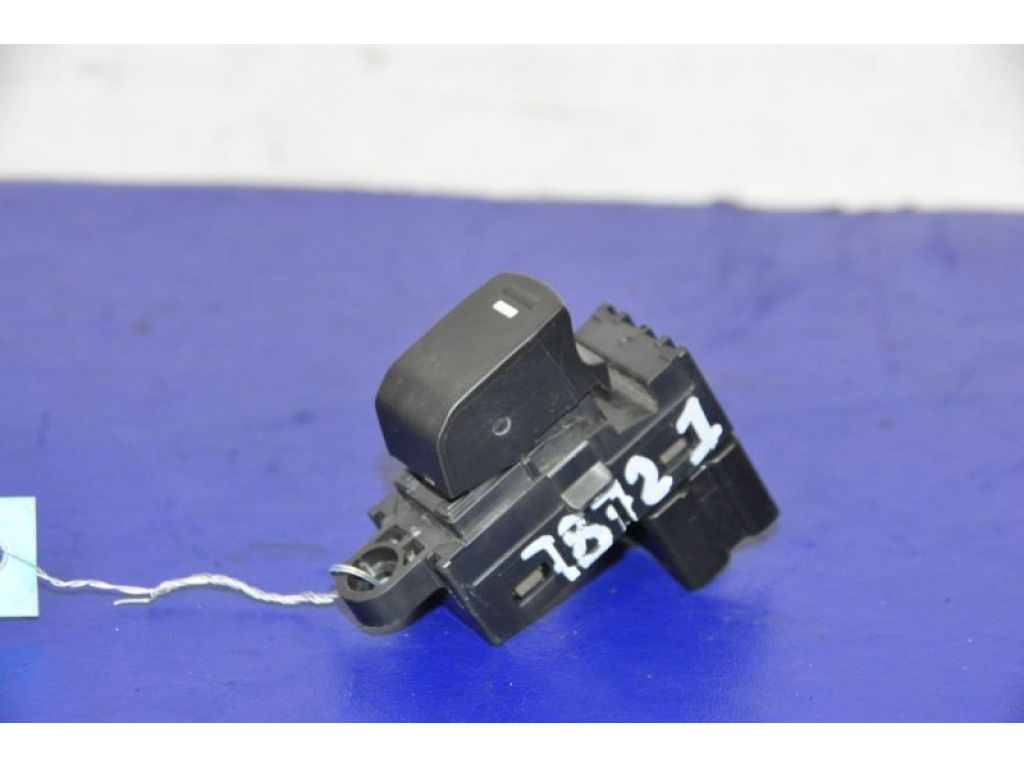 37995-57L20 | Кнопка склопідіймача задн. лів. SUZUKI KIZASHI 09-14