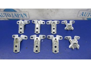Петля двері MITSUBISHI OUTLANDER 03-07