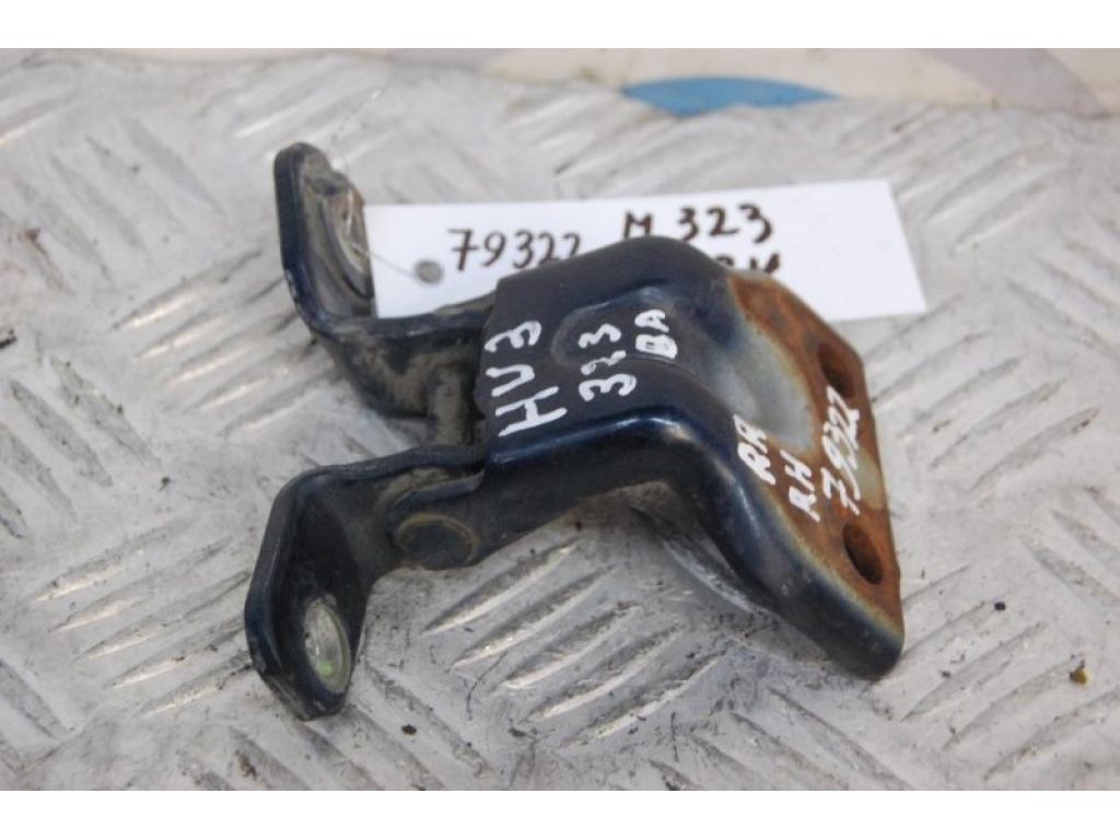B01A-73-210A | Петля двері нижня задн. прав. MAZDA 323 BA 94-97