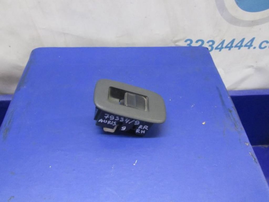 84810-0D030 | Кнопка стеклоподъемника задн. TOYOTA AURIS 06-12