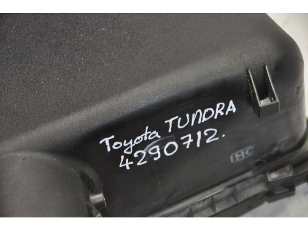 17705-0P070 | Крышка корпуса воздушного фильтра TOYOTA TUNDRA 13- - Фото 2
