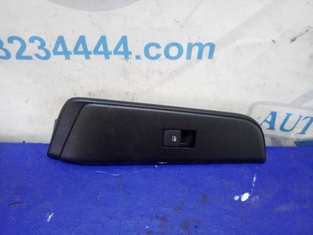 Кнопка склопідіймача задн. TOYOTA CAMRY 55 14-17