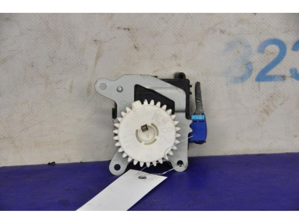 87106-12170 | Моторчик заслінки пічки TOYOTA PRIUS - 30 09-17