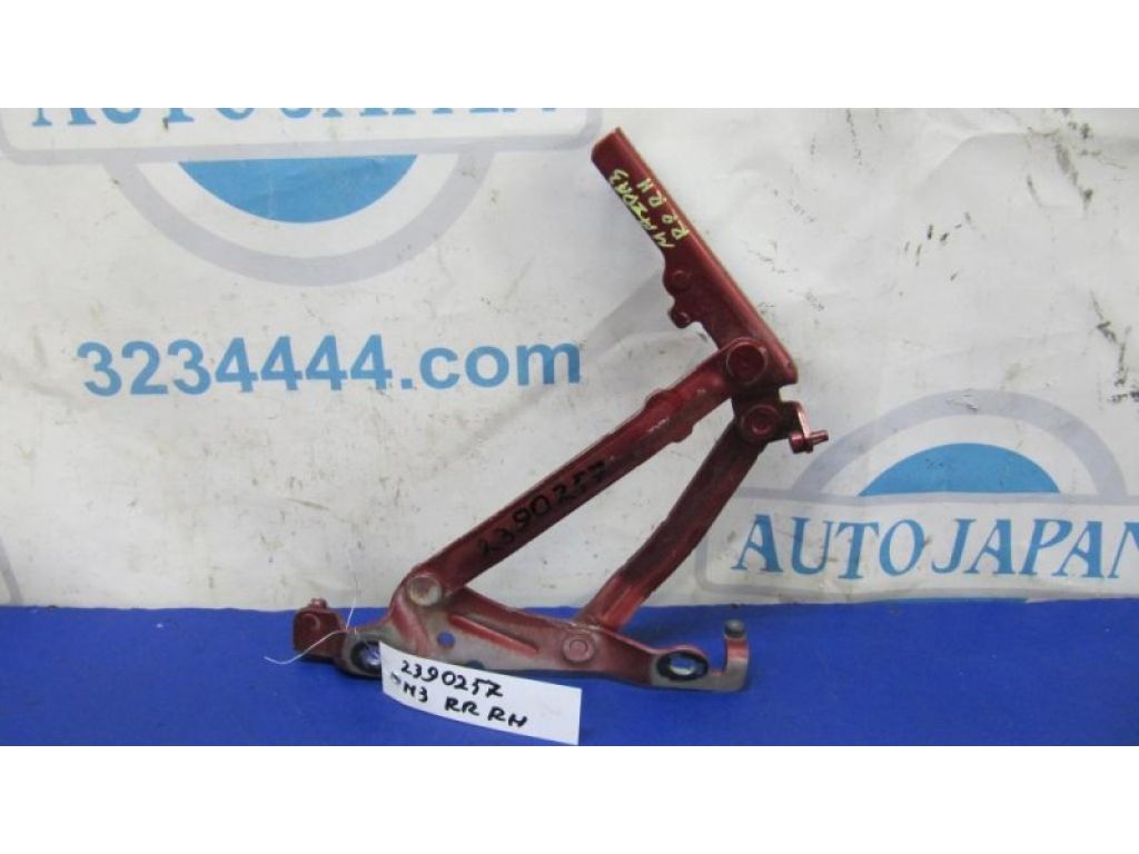 BBM4-52-710A | Петля крышки багажника прав. MAZDA 3 BL 09-13