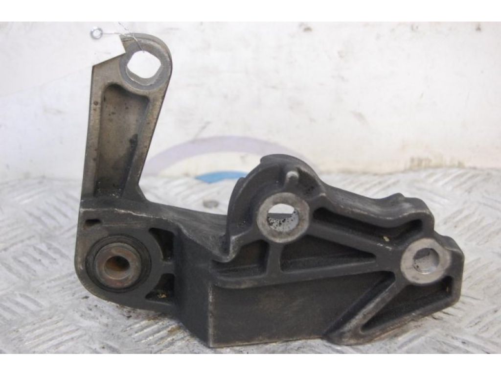 BP4S-39-010B | Кронштейн двигуна MAZDA 3 BK 03-08 - Фото 3