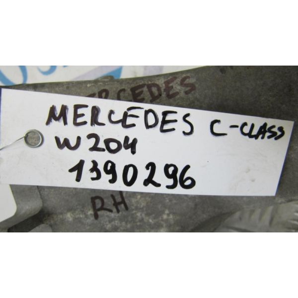 Кронштейн/кріплення двигуна праве MERCEDES C-CLASS W204 07-14 A 272 223 28 04 — 2