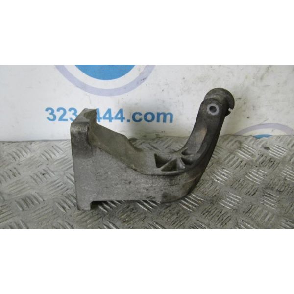 Кронштейн/кріплення двигуна праве MERCEDES C-CLASS W204 07-14 A 272 223 28 04 — 4