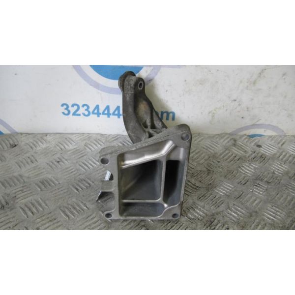 Кронштейн/кріплення двигуна праве MERCEDES C-CLASS W204 07-14 A 272 223 28 04 — 5