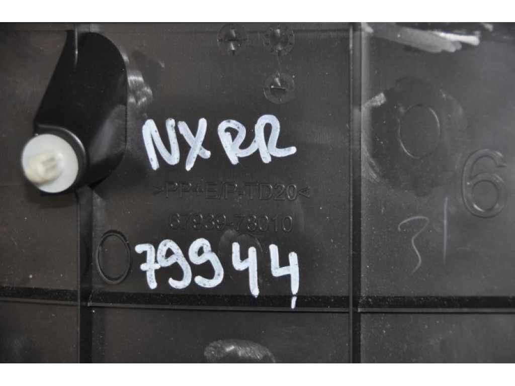 67939-78010-C0 | Обшивка кришки багажника LEXUS NX 14-21 - Фото 2