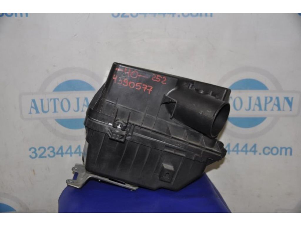 17700-28290 | Корпус повітряного фільтра TOYOTA CAMRY 40 06-11