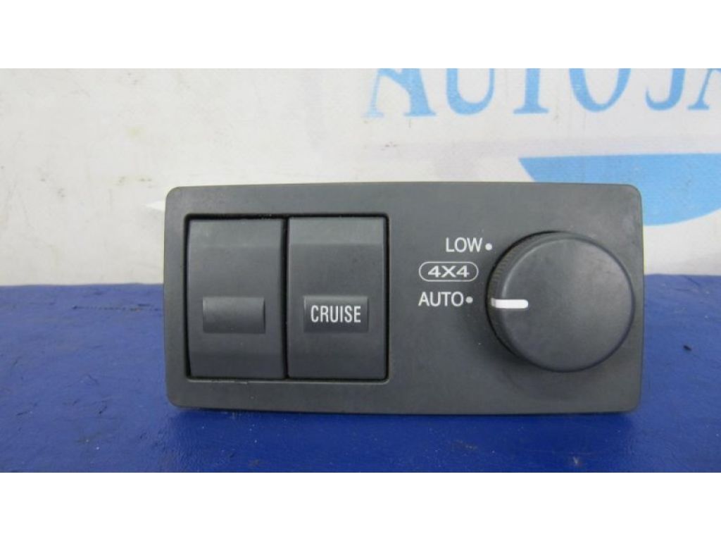 Кнопка NISSAN JUKE 10-19