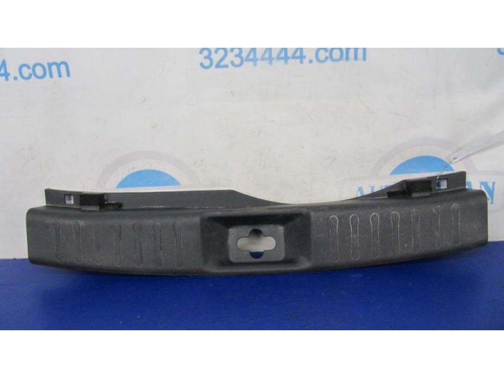 84992-1KA2A | Накладка на поріг багажника NISSAN JUKE 10-19