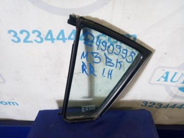 Скло дверей глухе задн. лів. MAZDA 3 BK 03-08