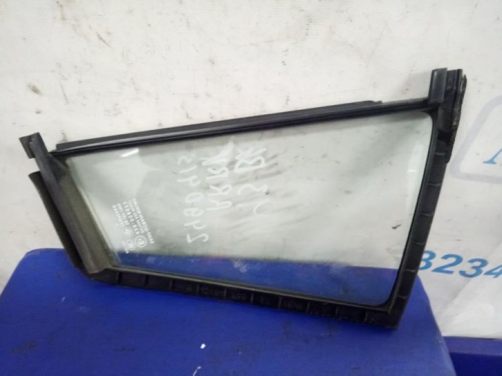 BN8V-72-661A | Скло дверей глухе задн. прав. MAZDA 3 BK 03-08 - Фото 3