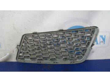 Решетка радиатора передн. прав. MITSUBISHI L200 06-14