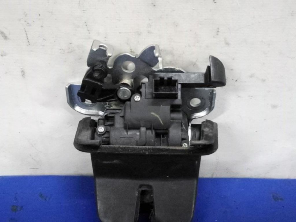 5C6 827 505 C | Замок крышки багажника VOLKSWAGEN JETTA USA 10-17 - Фото 2