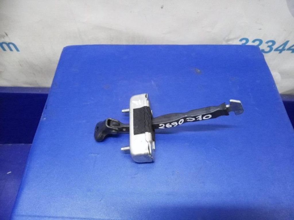 68630-33092 | Обмежувач дверей задн. прав. TOYOTA CAMRY 50 12-15