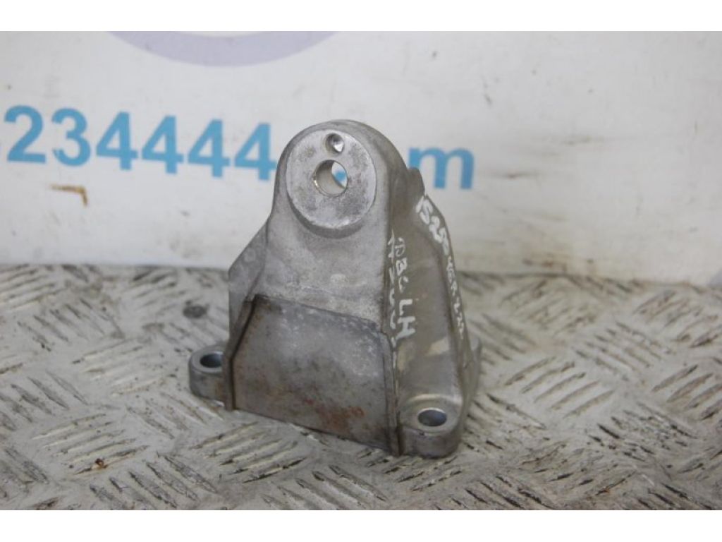 12302-31010 | Кронштейн двигателя лев. LEXUS IS250/350 05-13