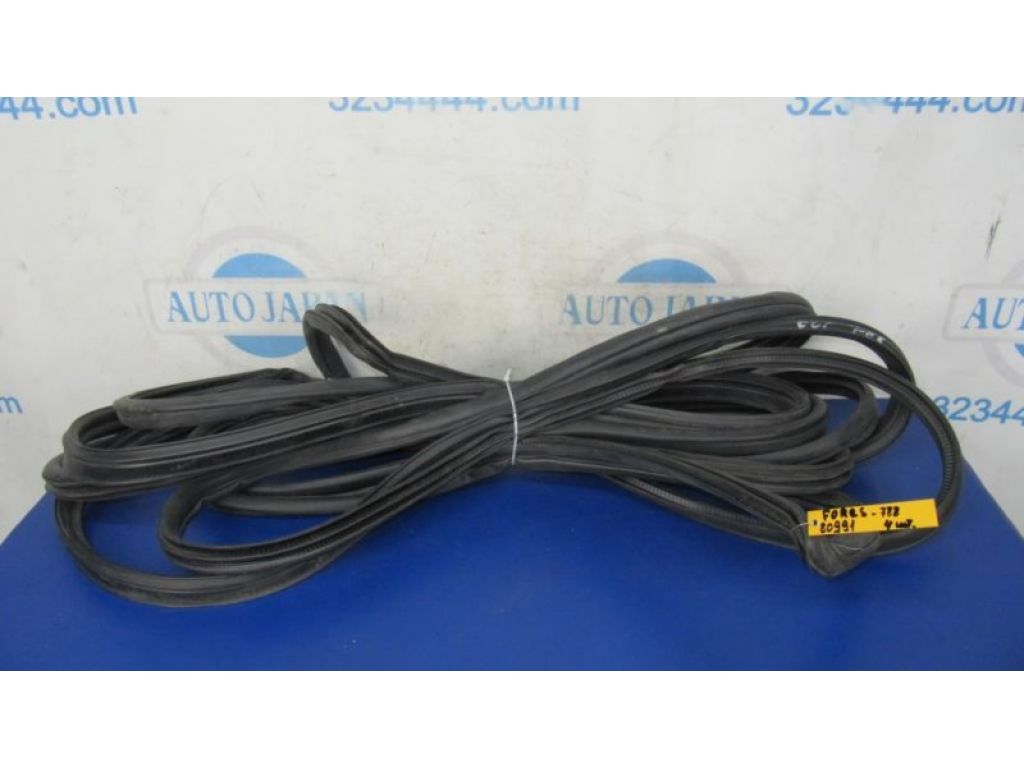 63571SC000 | Ущільнювач дверей SUBARU FORESTER SH 07-12