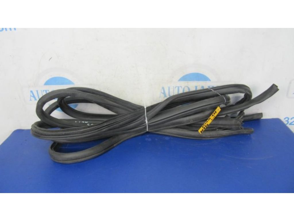 82110-3S000RY | Уплотнитель двери HYUNDAI SONATA YF 10-14
