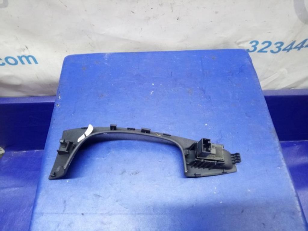 7L6 959 855 B REH | Кнопка склопідіймача задн. VOLKSWAGEN JETTA USA 10-17 - Фото 2