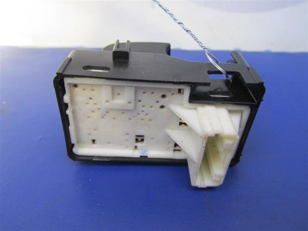 84810-0E040 | Кнопка склопідіймача задн. прав. TOYOTA CAMRY 70 17- - Фото 3