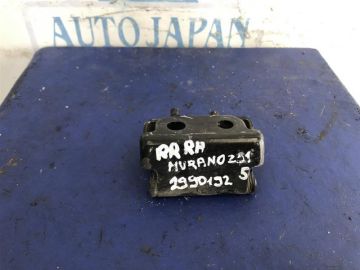 Петля крышки багажника прав. NISSAN MURANO Z51 07-14