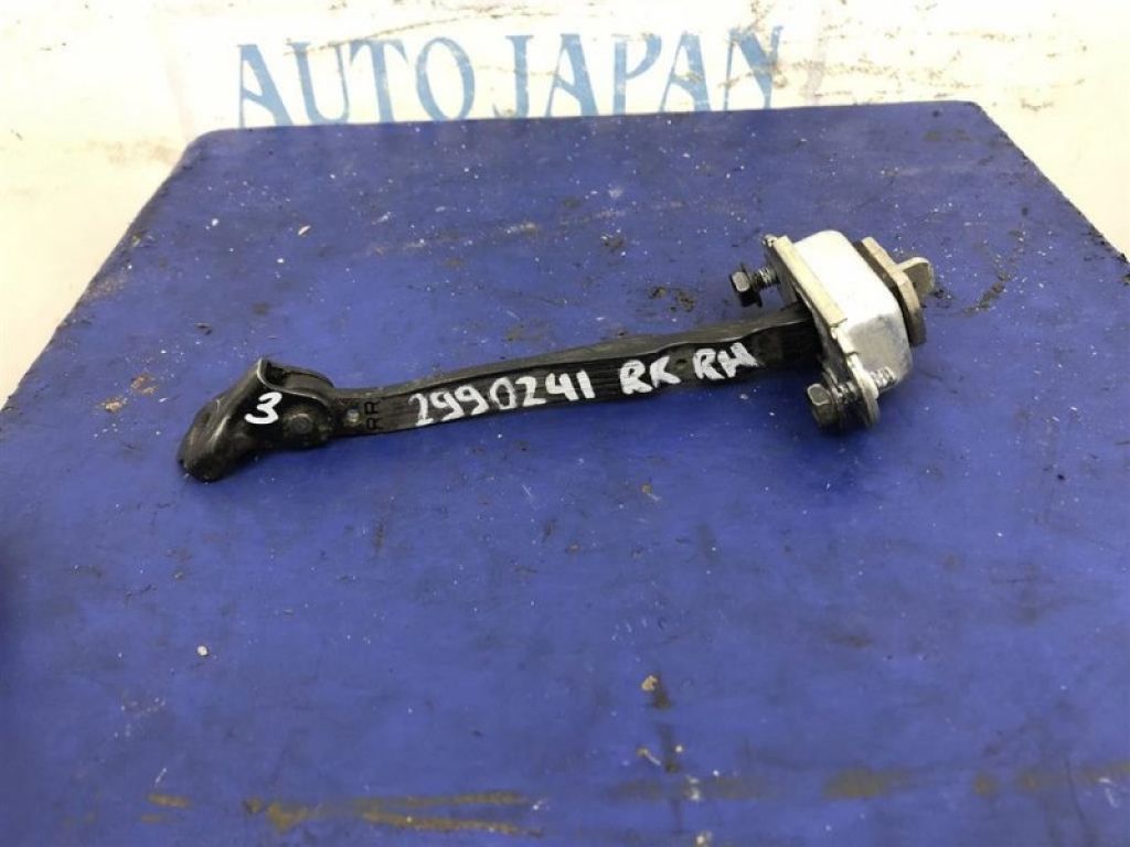 82430-1BA0A | Ограничитель двери задн. прав. INFINITI EX35(37) 07-12