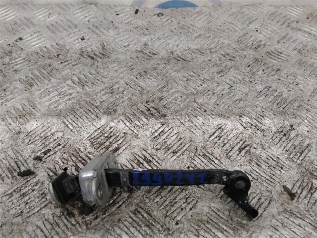 82430-1BA0A | Ограничитель двери задн. лев. INFINITI EX35(37) 07-12