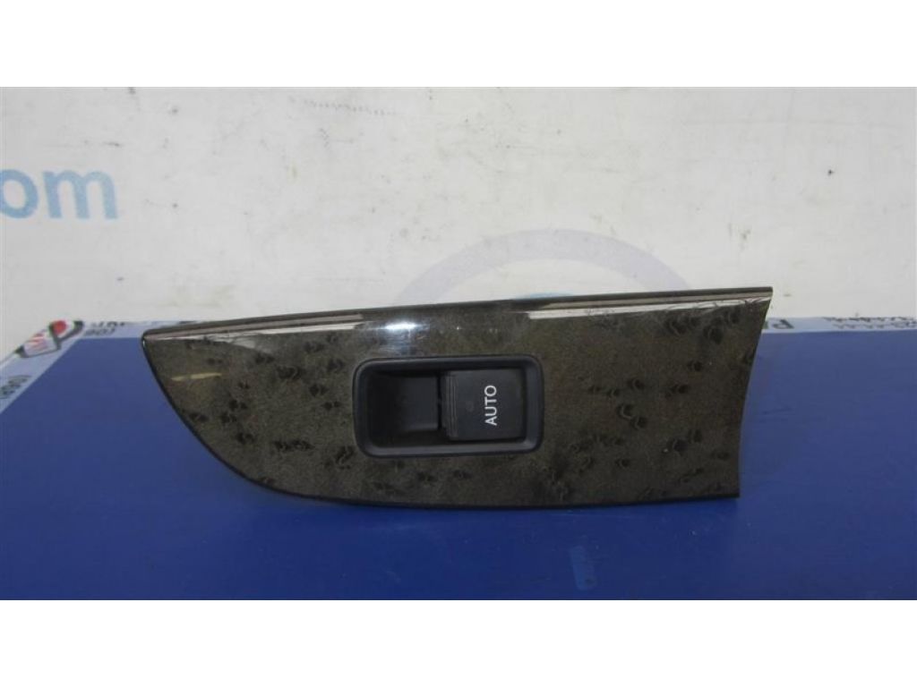 84810-33110 | Кнопка склопідіймача задн. лів. LEXUS IS250/350 05-13