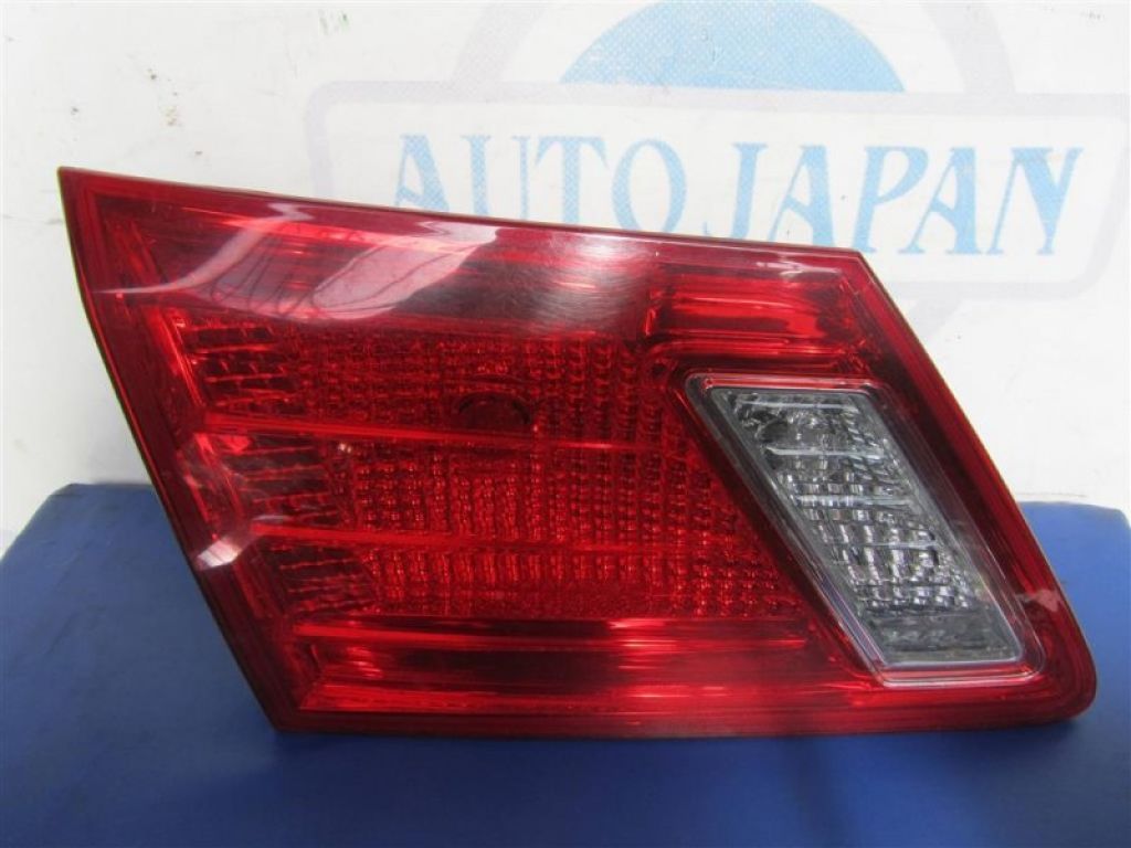 81591-33150 | Фонарь внутренний задн. лев. LEXUS ES350 06-12