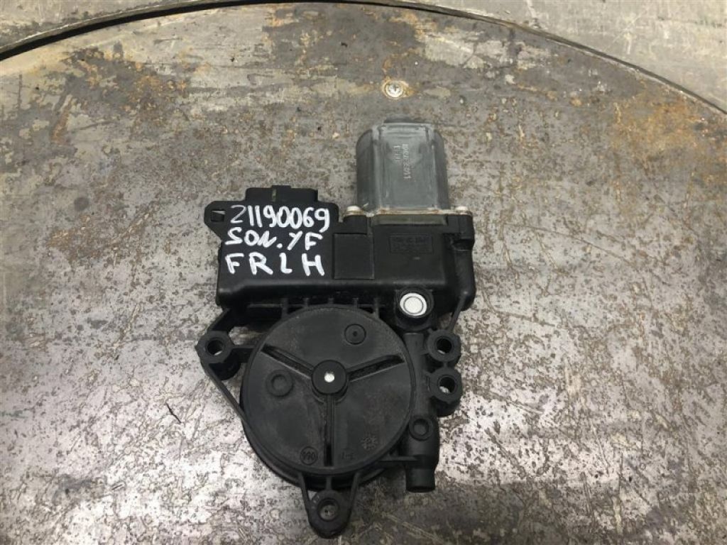 82450-3Q011 | Моторчик склопідйомника передн. лів. HYUNDAI SONATA YF 10-14