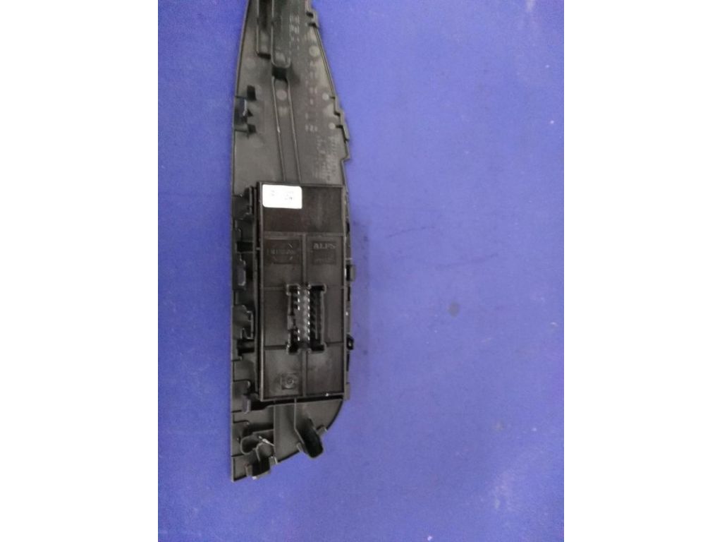25411-1KA5A | Кнопка стеклоподъемника передн. прав. NISSAN X-TRAIL/ROGUE T32 13-20 - Фото 2