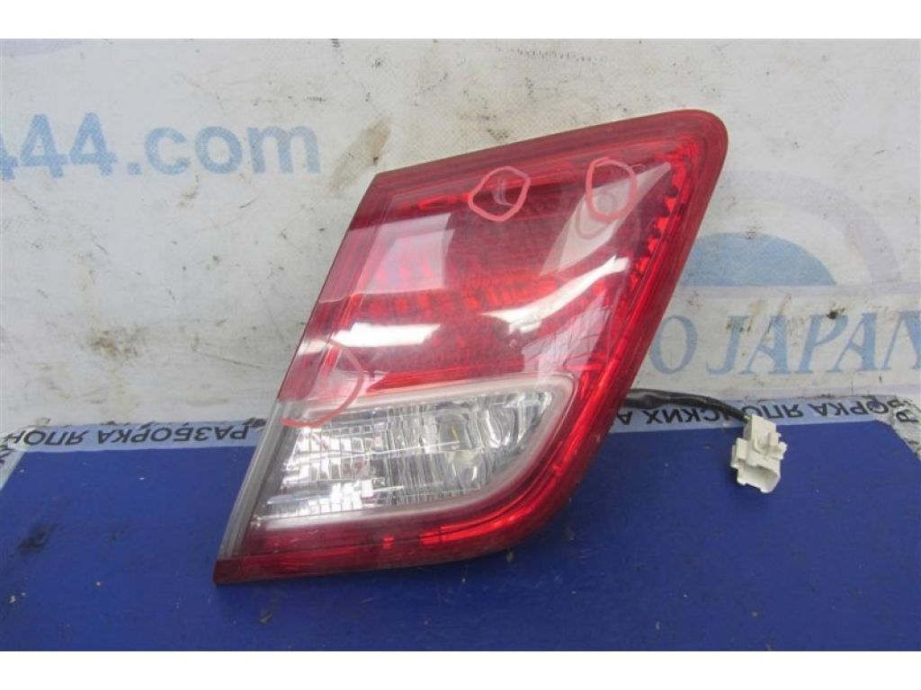 81580-06120 | Фонарь внутренний задн. прав. TOYOTA CAMRY 40 06-11