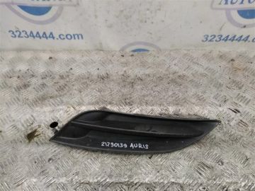 Накладка протитуманної фари TOYOTA AURIS 06-12