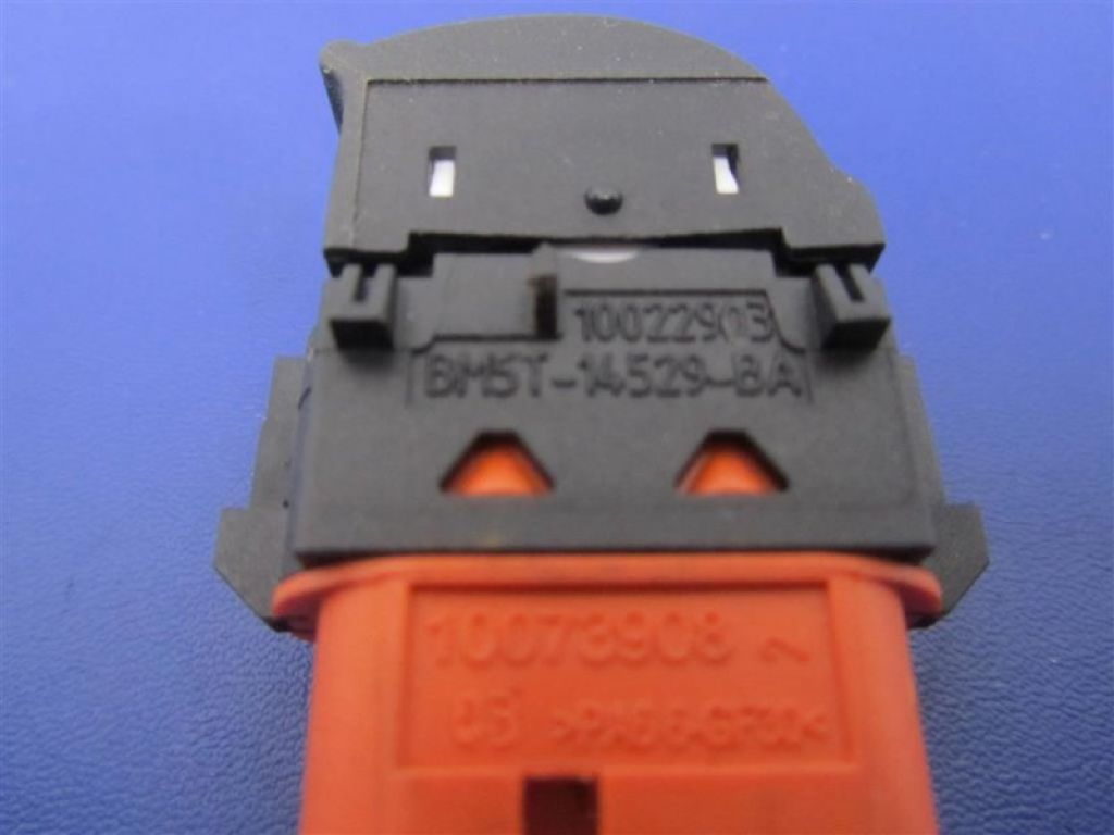 BM5Z-14529-A | Кнопка стеклоподъемника FORD FOCUS 10-18 - Фото 3