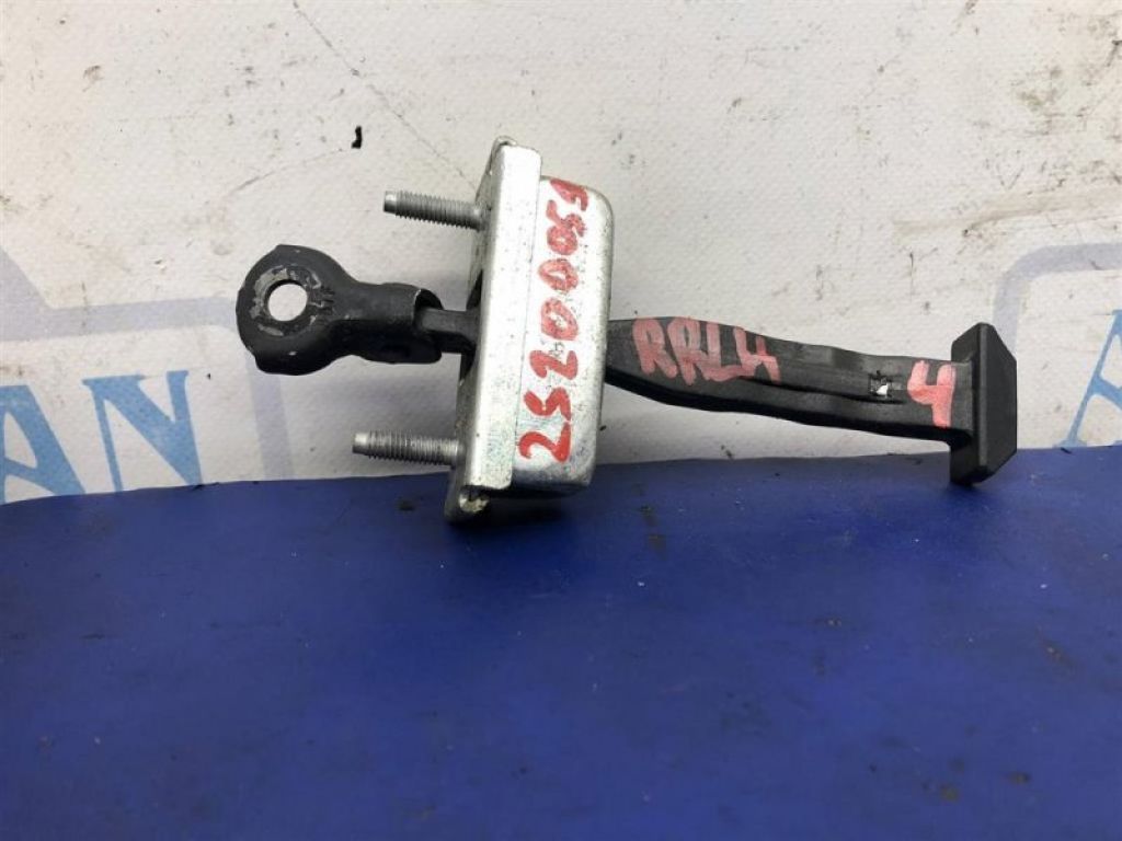 CP9Z-5827204-A | Ограничитель двери задн. лев. FORD FOCUS 10-18