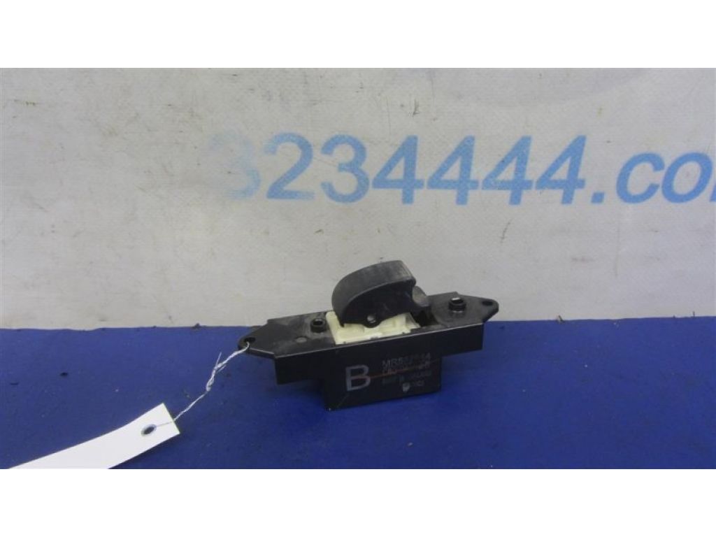 MR587944 | Кнопка склопідіймача задн. прав. MITSUBISHI LANCER X 10 15-17