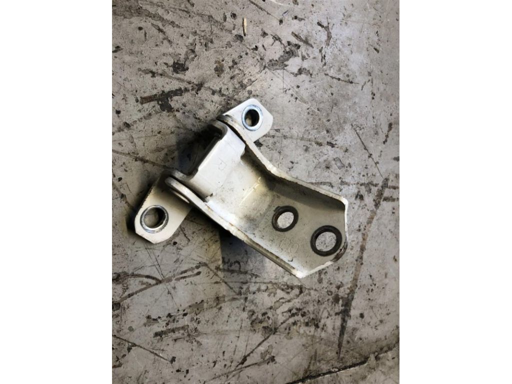 D461-73-240B | Петля двері нижня задн. лів. MAZDA 3 BL 09-13 - Фото 2