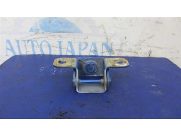 Петля кришки багажника прав. NISSAN NOTE 04-12