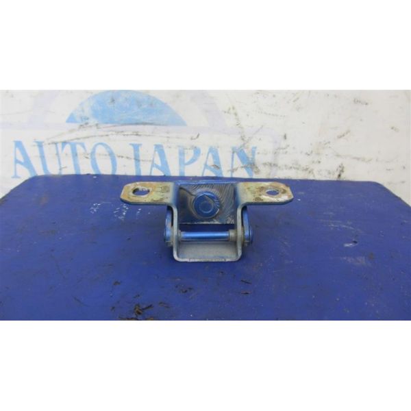 Петля кришки багажника права NISSAN NOTE 04-12