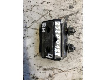 Петля кришки багажника лів. INFINITI QX56 / TITAN / ARMADA 04-16