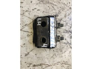 Петля кришки багажника прав. INFINITI QX56 / TITAN / ARMADA 04-16