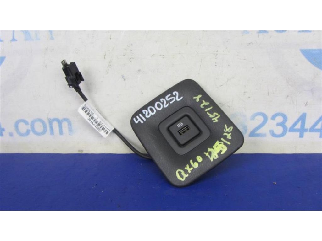 28088-9NF0D | USB адаптер INFINITI QX60/JX35 12-20