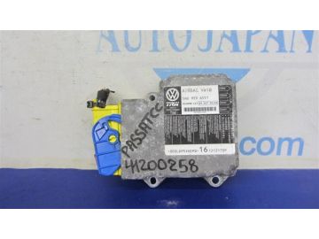 Блок керування AIRBAG VOLKSWAGEN PASSAT B7 11-15